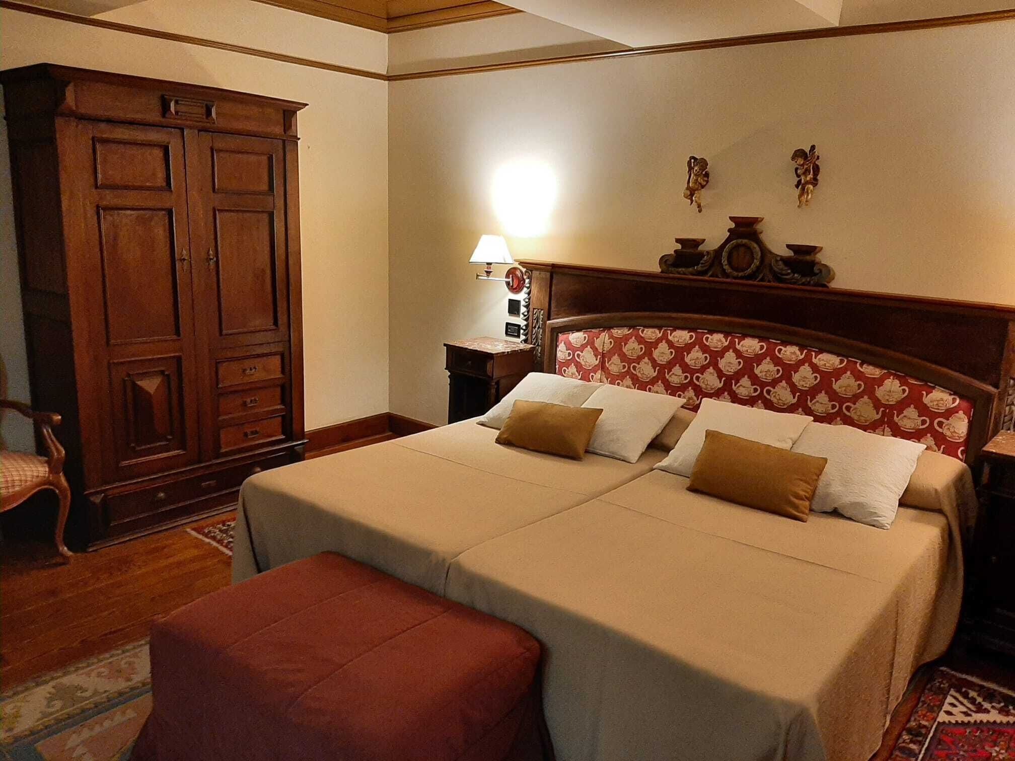 standard double room | desk, blackout curtains, free wifi, bed sheets