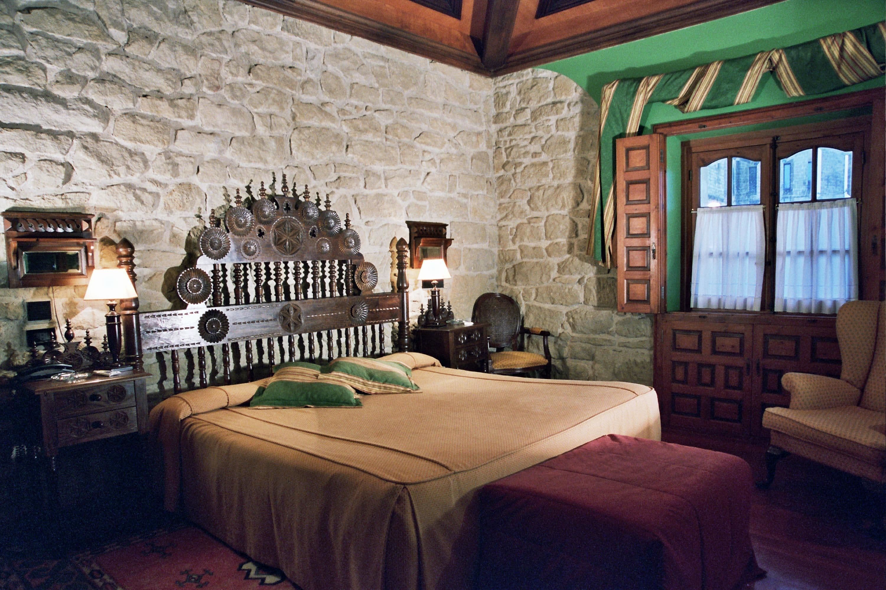 standard double room | desk, blackout curtains, free wifi, bed sheets