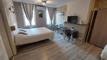 Standard Double Room | In-room safe, desk, iron/ironing board, free WiFi