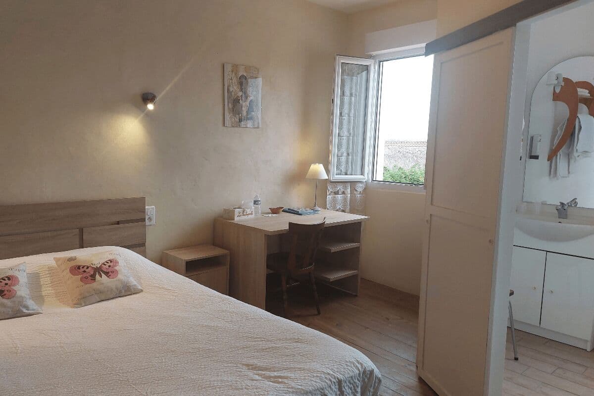 In-room safe, desk, iron/ironing board (on request), WiFi (free)