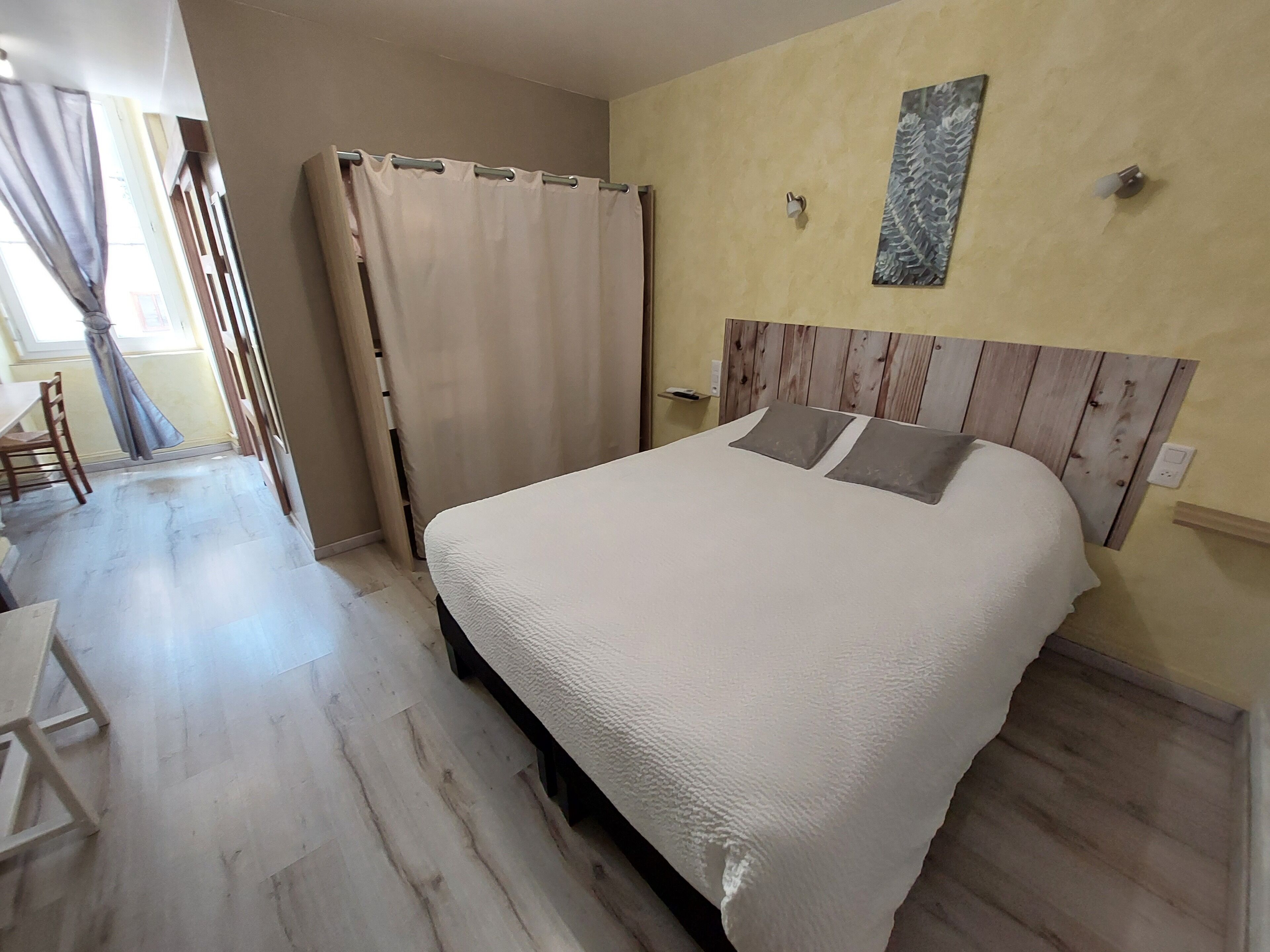 standard double room | in-room safe, desk, iron/ironing board, free wifi