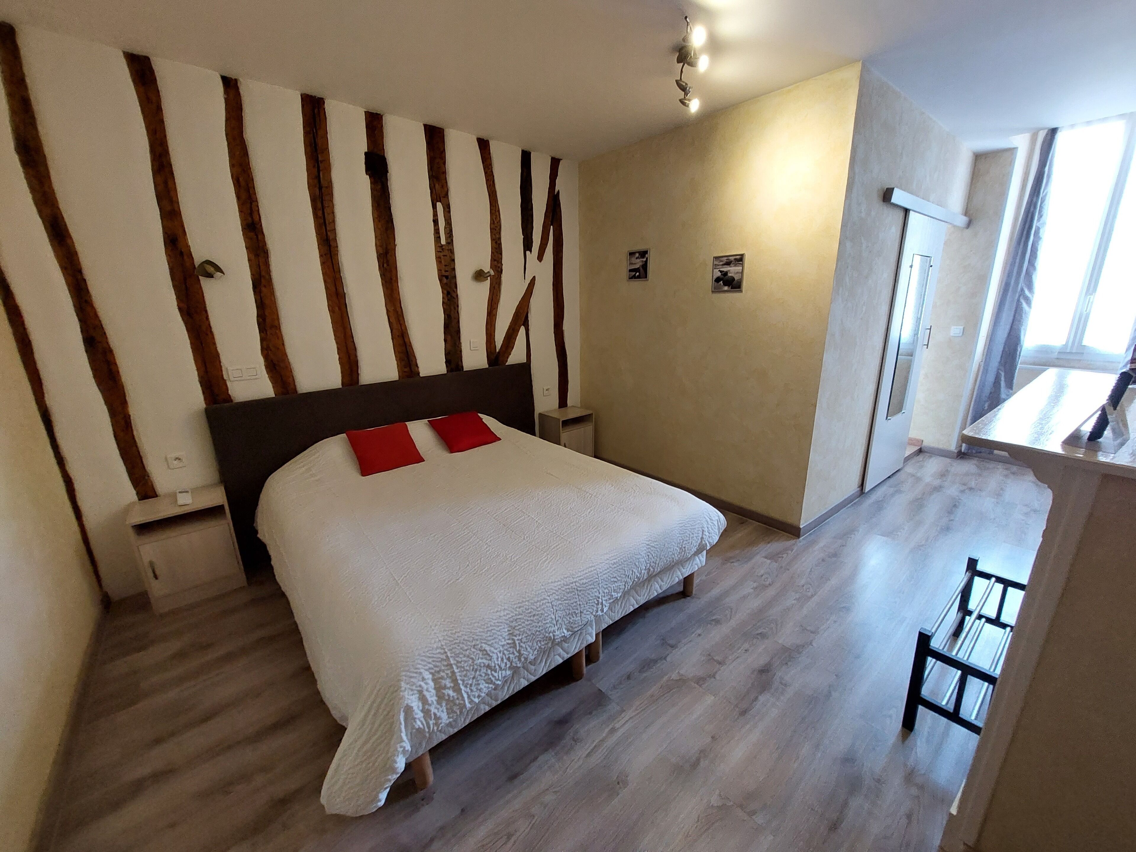 standard double room | in-room safe, desk, iron/ironing board, free wifi