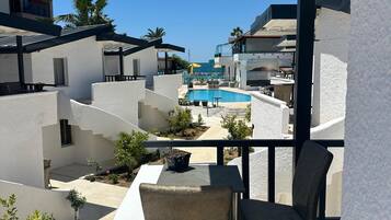 Standard Double Room | Living area | 48-cm TV with satellite channels