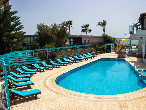 Seasonal outdoor pool, pool loungers