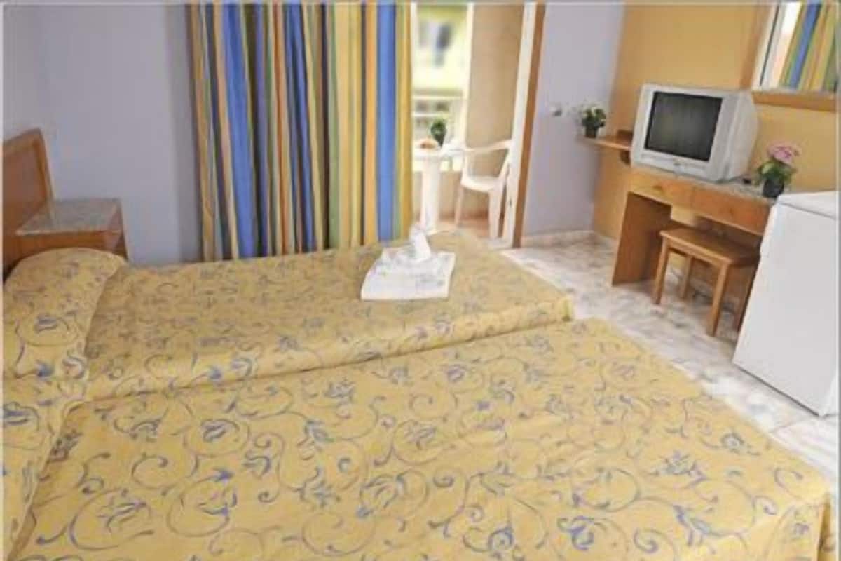 Standard Triple Room, Private Bathroom