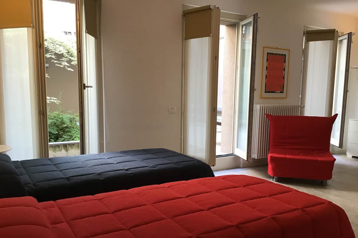Room, 2 Bedrooms | Desk, soundproofing, iron/ironing board, cribs/infant beds