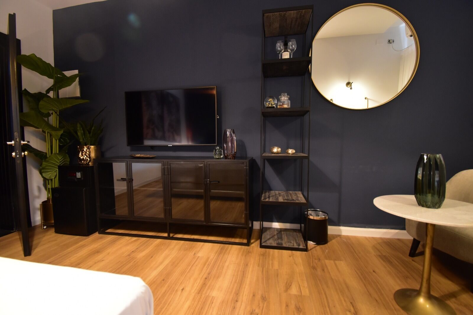 superior double room | 1 bedroom, minibar, in-room safe, desk