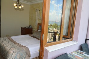 Double Room with Balcony and Sea View | 1 Schlafzimmer, Minibar, Zimmersafe, individuell dekoriert