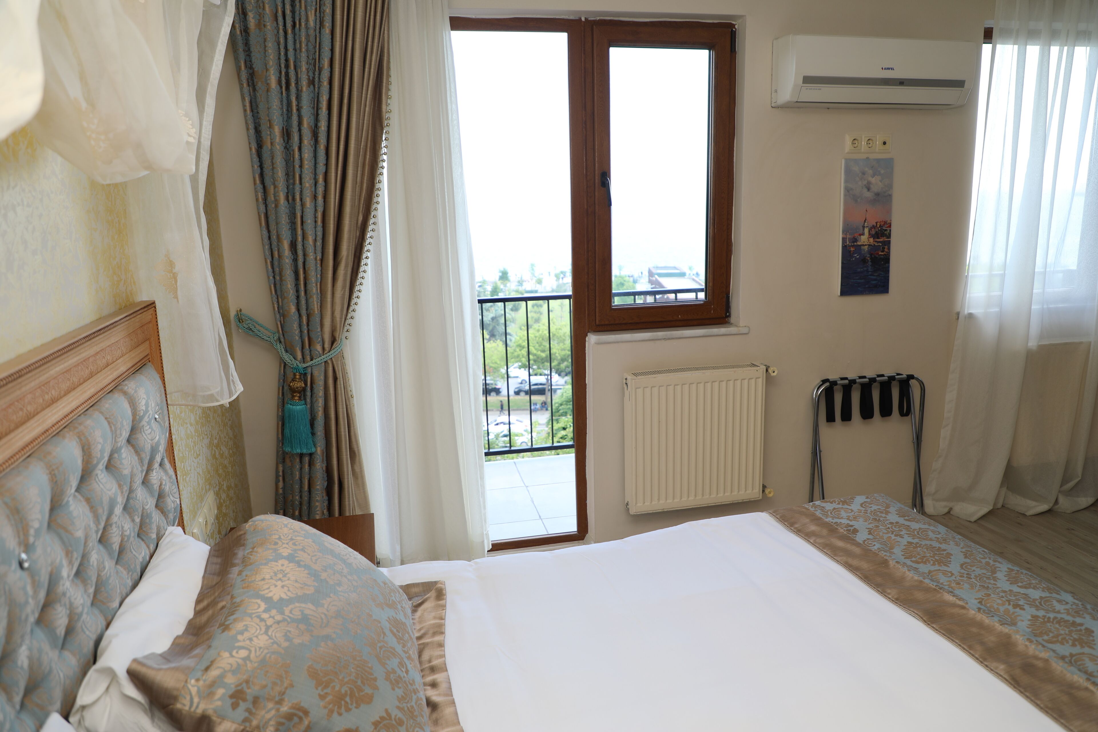 family room with balcony and sea view | 1 bedroom, minibar, in-room safe, individually decorated