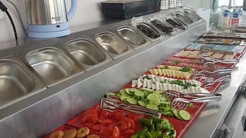 Café da manhã com buffet grátis todos os dias