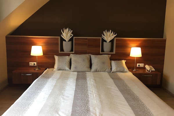 Minibar, caja de seguridad en la habitación, escritorio y wifi gratis