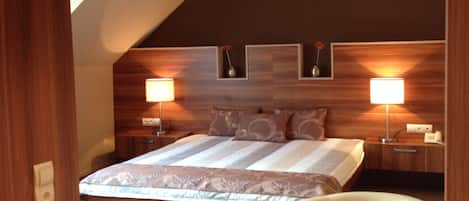 Minibar, coffres-forts dans les chambres, bureau, Wi-Fi gratuit