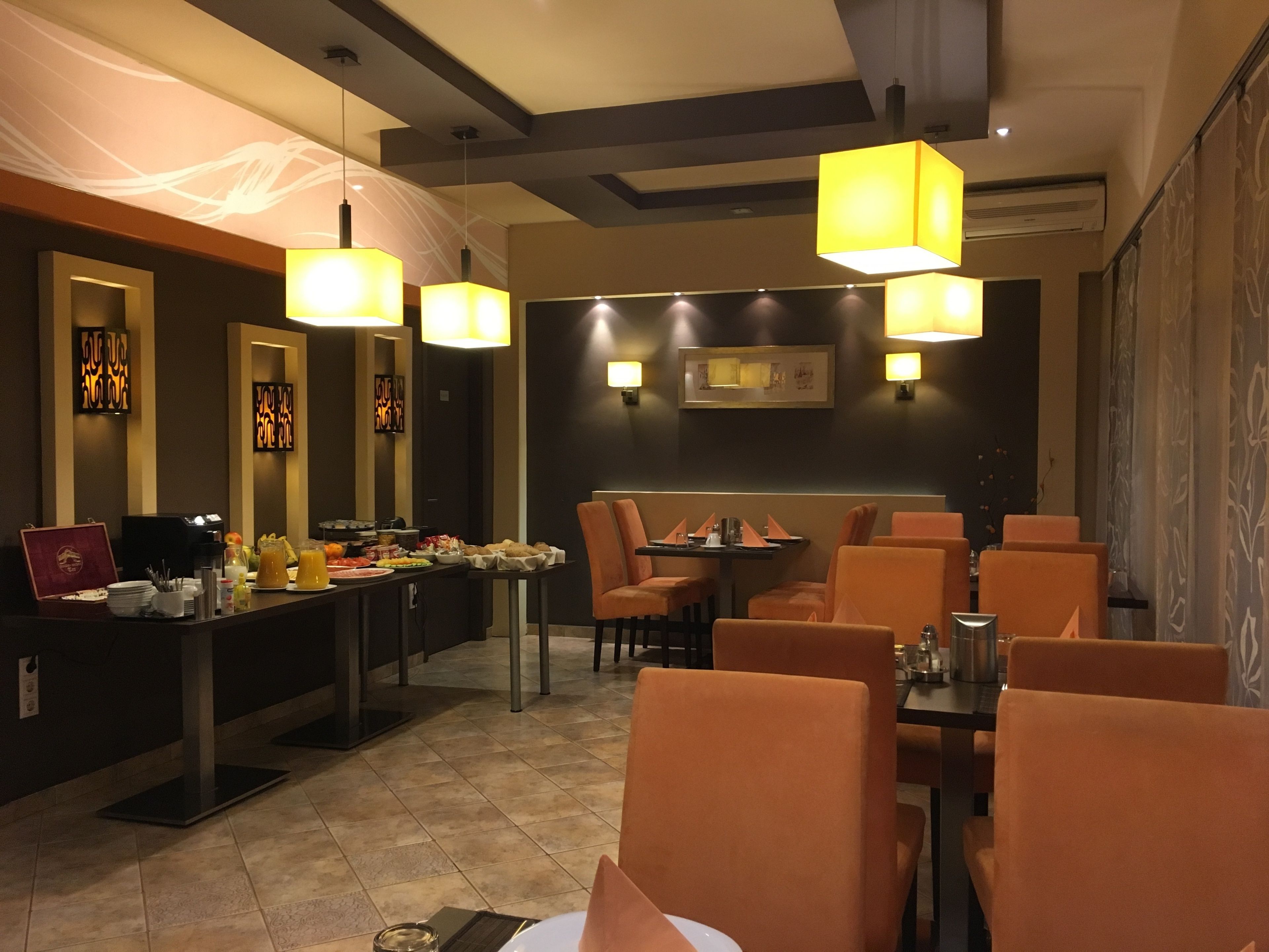 Free daily buffet breakfast