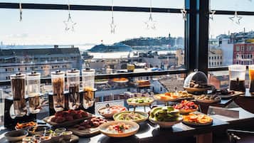 Free daily buffet breakfast