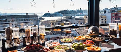 Free daily buffet breakfast