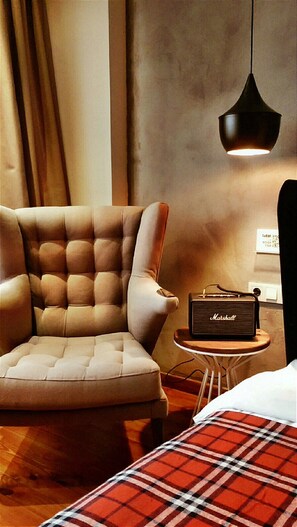 22-inch LED TV with satellite channels, TV, iPod dock - SuB Karaköy - Special Class (Istanbul)