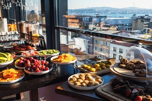 Free daily buffet breakfast  - SuB Karaköy - Special Class (Istanbul)