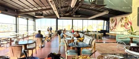 Café da manhã com buffet todos os dias (TRY 700 por pessoa)