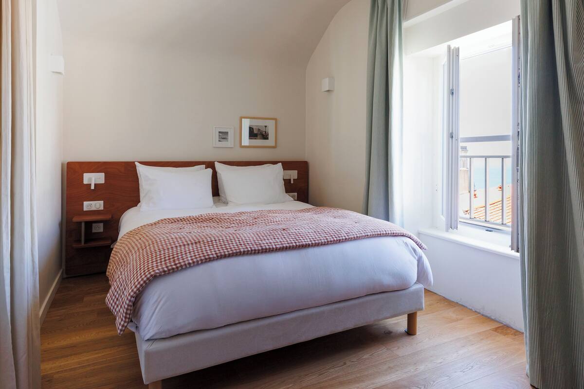 1 bedroom, premium bedding, pillow-top beds, in-room safe