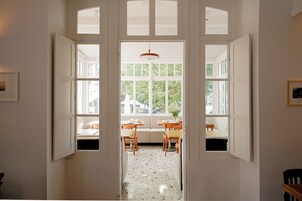 每日供应欧陆式早餐（每人 EUR 19）