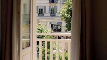 Comfort Room | 1 bedroom, premium bedding, pillow-top beds, in-room safe