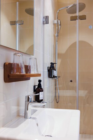 Standard Single Room | Bathroom - Alfred Hotels Les Halles  (Biarritz)