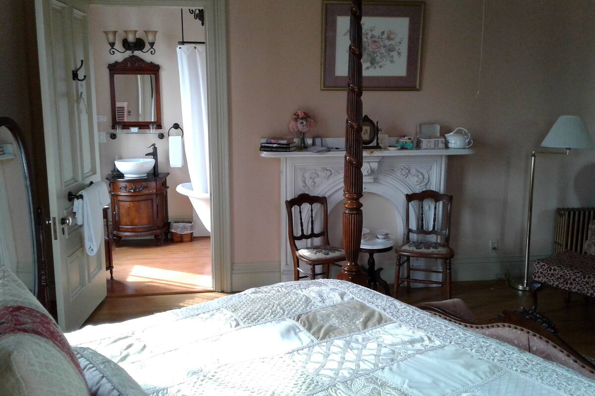 The Proctor Mansion Inn, Wrentham: Hotel Reviews, Rooms & Prices ...