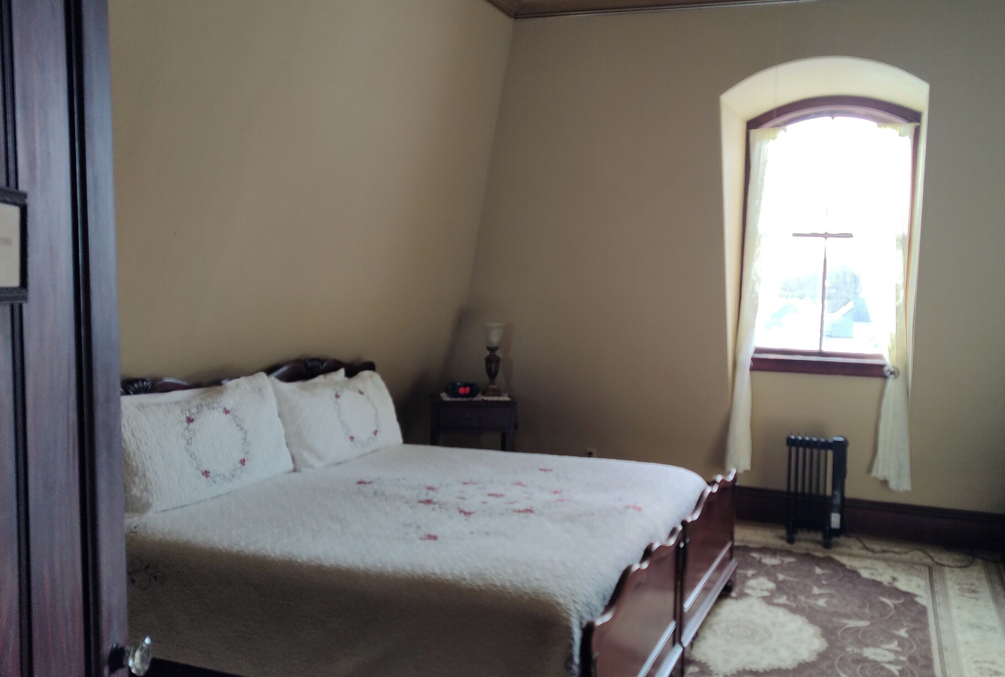 Teal Room | Premium bedding, individually decorated, individually furnished, desk