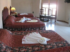 Cribs/infant beds, free WiFi