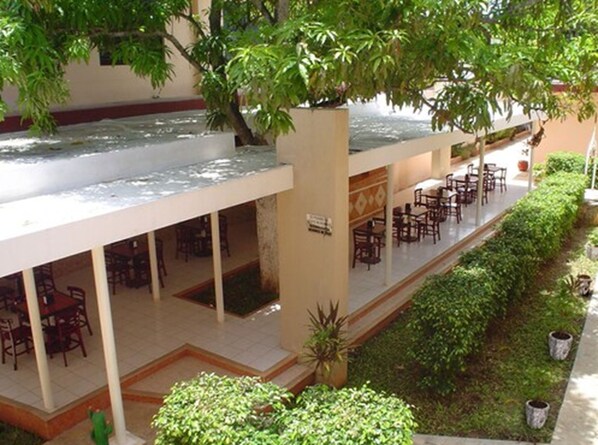 Breakfast served, local cuisine, alfresco dining 