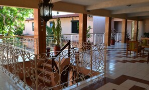 Terrace/patio - Hotel Plaza (Ticul)