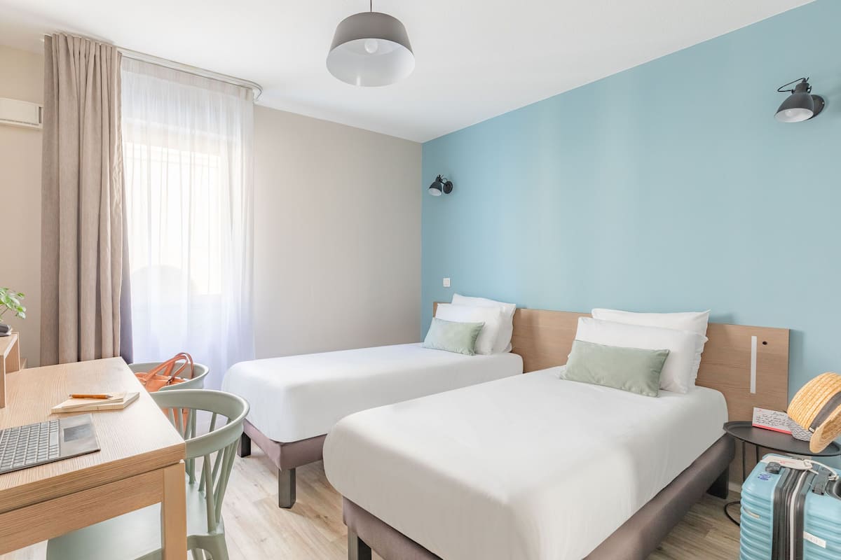 Studio, 2 Twin Beds | Desk, soundproofing, iron/ironing board, free WiFi
