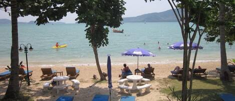 Private beach, free beach cabanas, sun-loungers, beach umbrellas