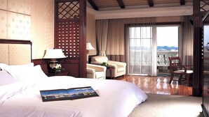 Minibar, in-room safe, desk, blackout drapes - Beijing Yosemite Business Club (Beijing)