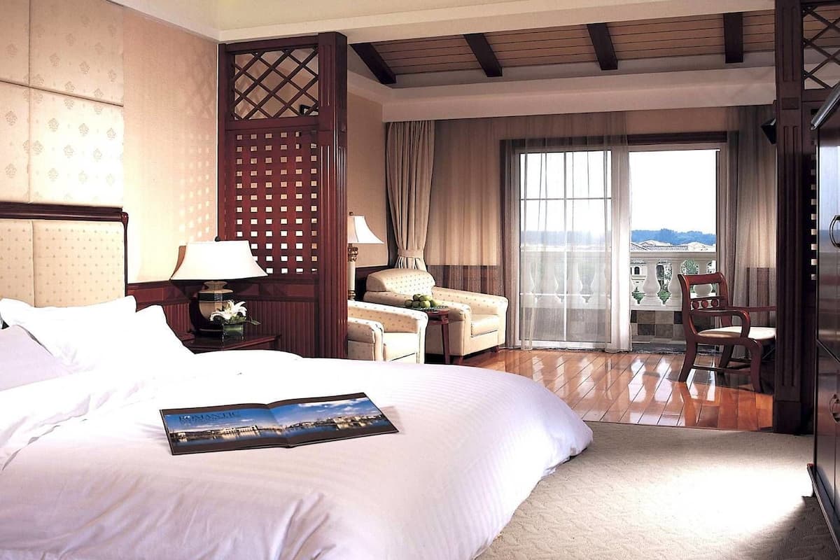 Minibar, in-room safe, desk, blackout curtains