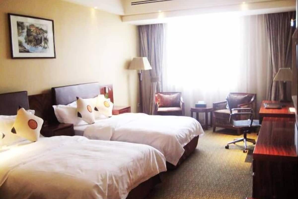 Standard Room, 2 Single Beds | Minibar, in-room safe, desk, blackout curtains