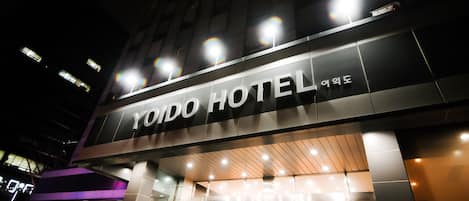 Front of property - evening/night