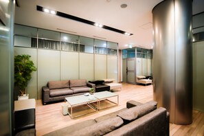 Lobby sitting area - Yoido Hotel (Seoul)