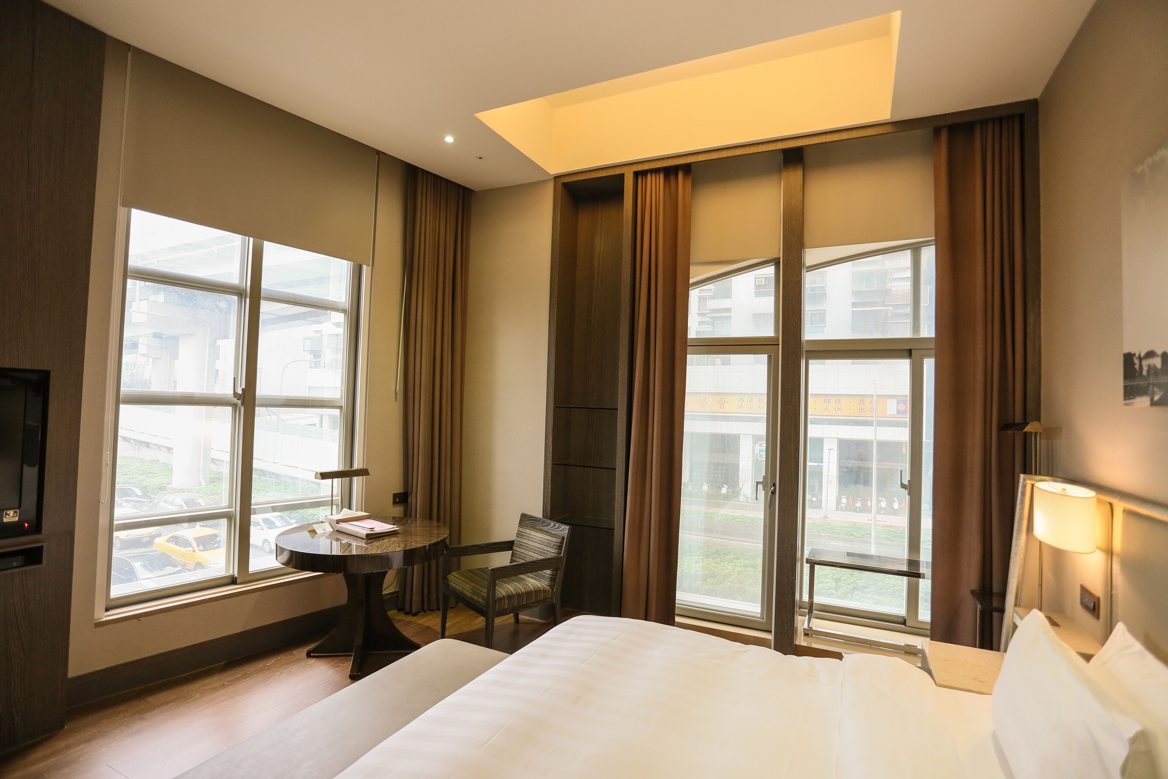 executive double room, corner | 1 bedroom, premium bedding, down duvets, in-room safe