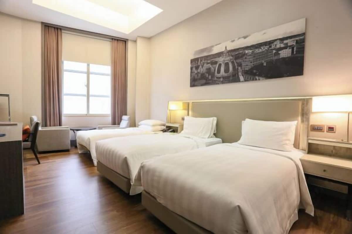 1 bedroom, premium bedding, down duvets, in-room safe