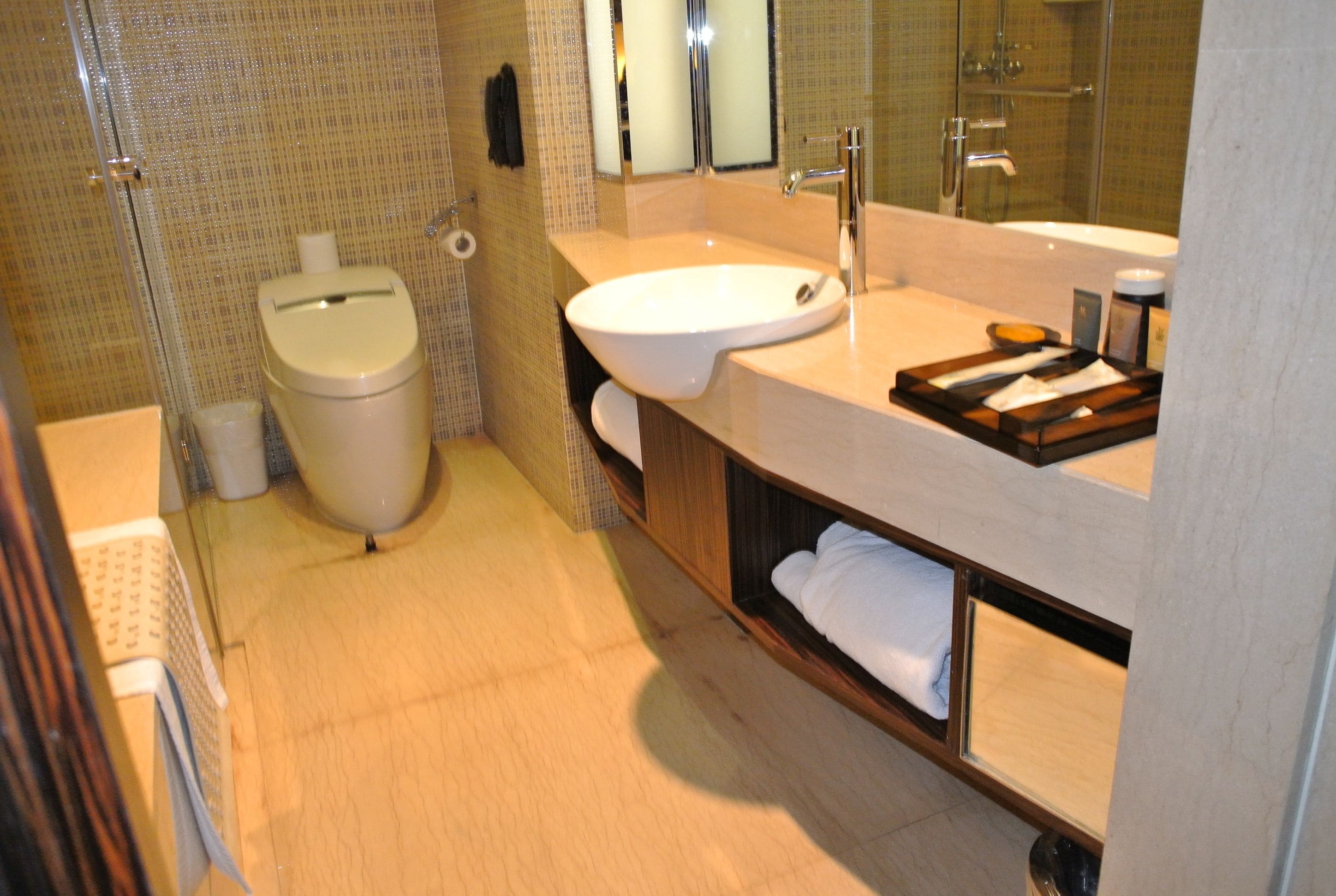 deluxe twin room with extra bed  | bathroom | free toiletries, hair dryer, bathrobes, slippers