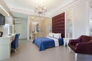 Tabla de planchar con plancha, wifi gratis y ropa de cama 