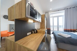 Tabla de planchar con plancha, wifi gratis y ropa de cama 