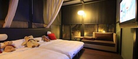 1 bedroom, premium bedding, down comforters, memory foam beds