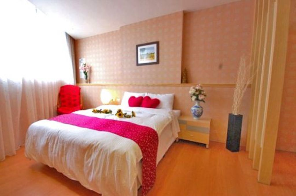 1 kamar tidur, seprai premium, selimut bulu angsa, dan busa memori