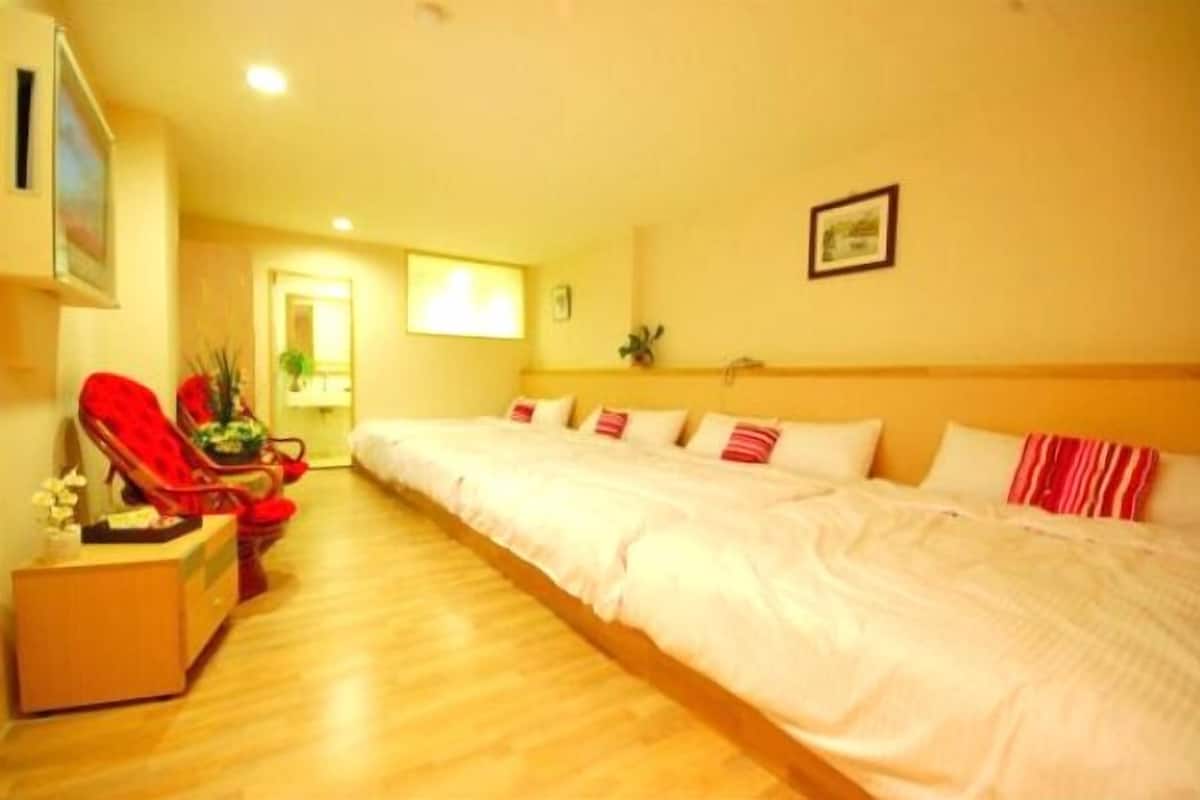 1 bedroom, premium bedding, down duvets, memory-foam beds