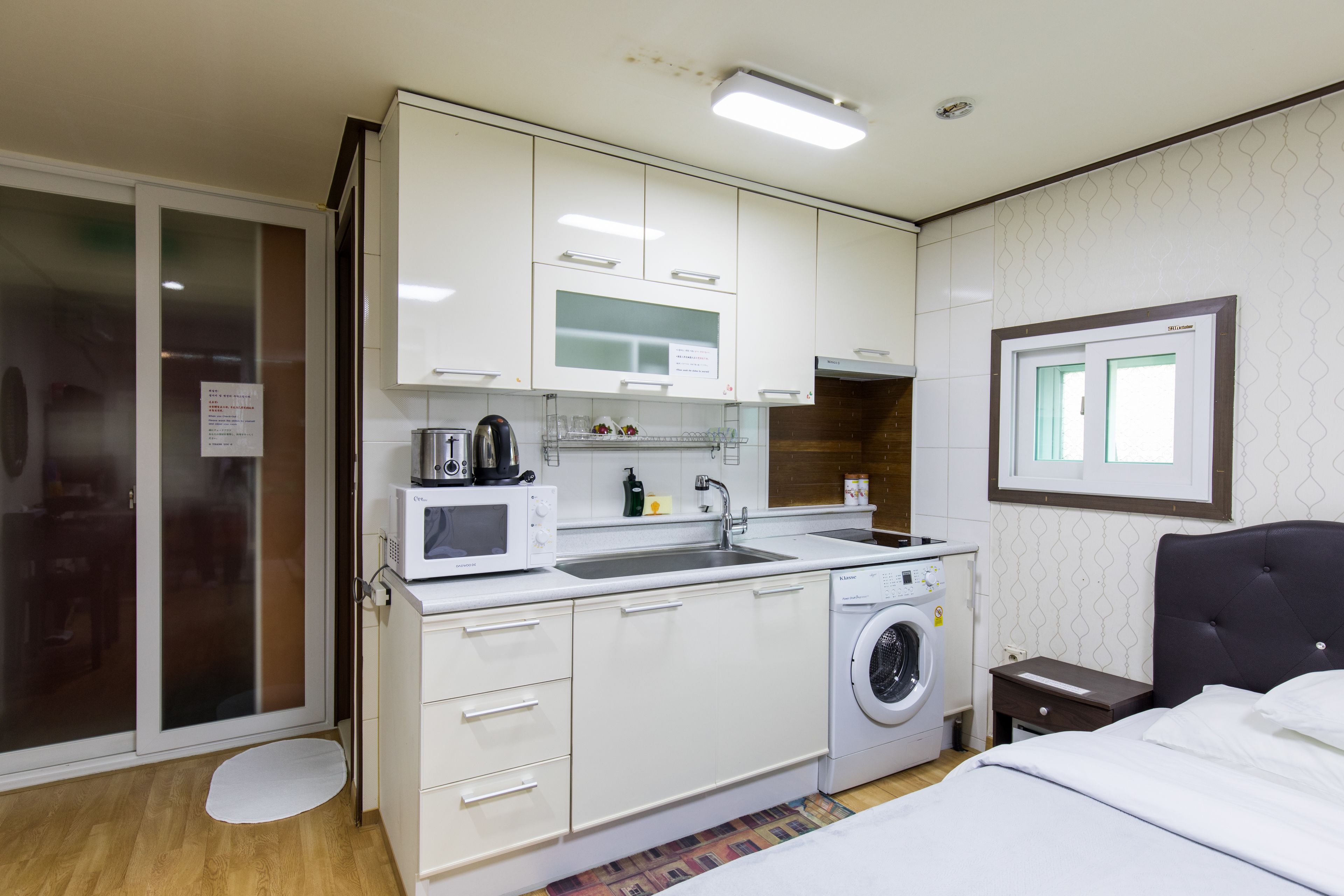 Full-size fridge, microwave, stovetop, electric kettle