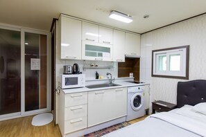 Full-size fridge, microwave, stovetop, electric kettle