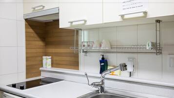 Full-size fridge, microwave, stovetop, electric kettle