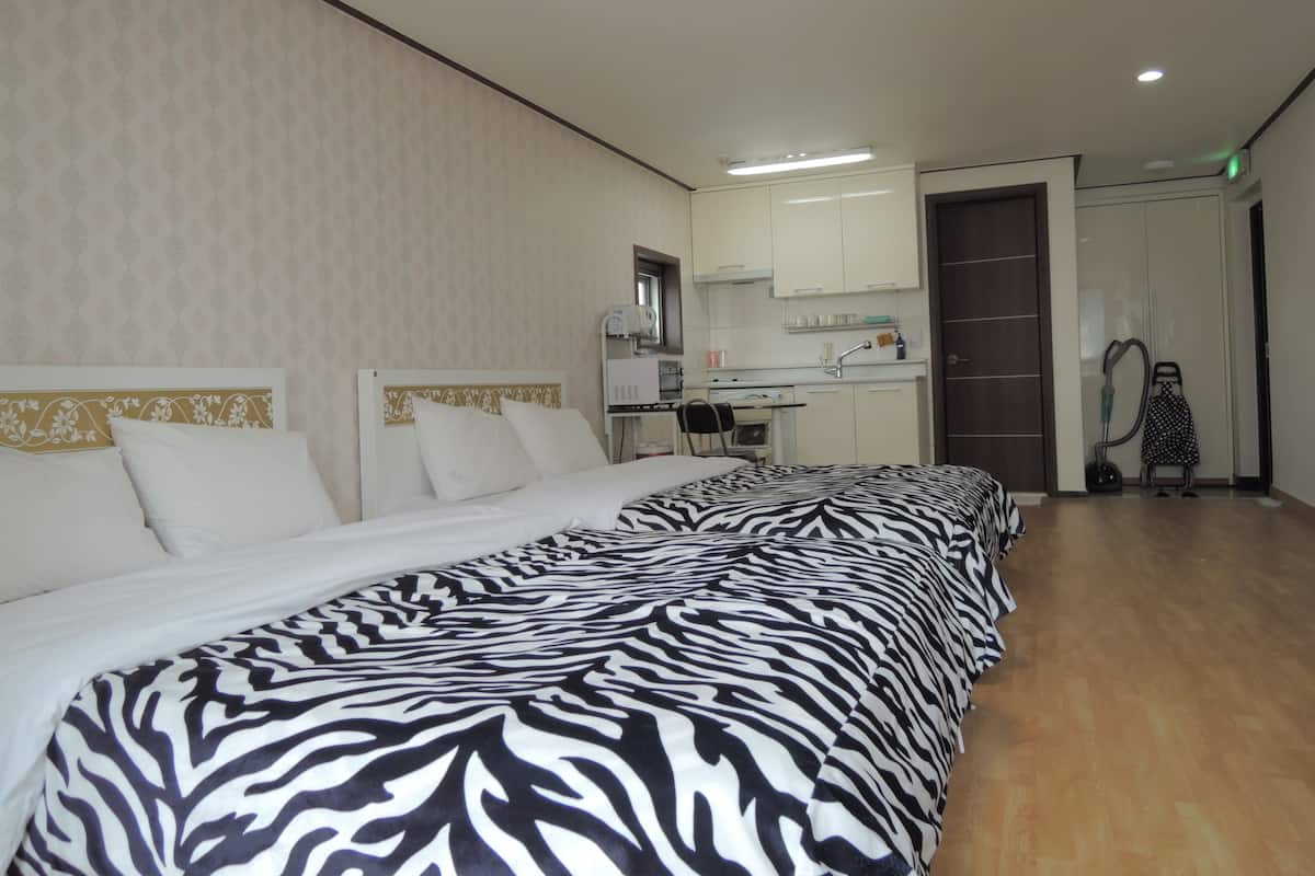 	Deluxe Twin (Pocket WiFi included if book over 3 nights, limit 10, First come First serve) | Desk, iron/ironing board, WiFi (free), individually furnished
